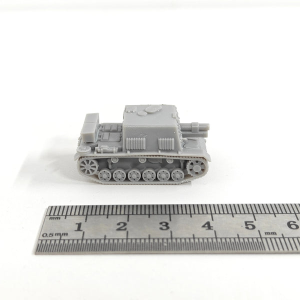 1/144 WWII Sturm-Infanteriegeschütz 33B, Resin Model Vehicle Kit, Unassembled and Unpainted