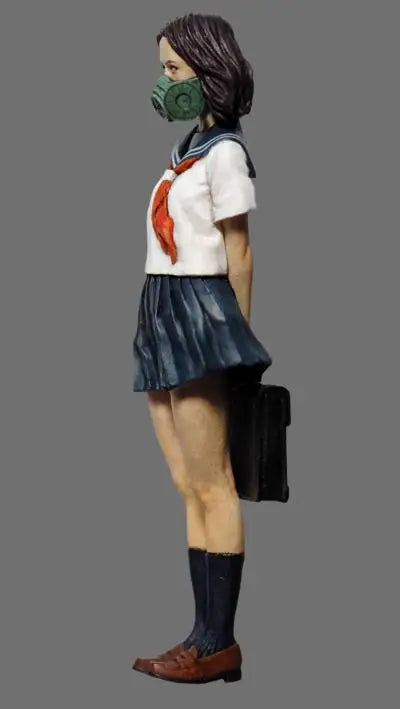 1/35 Modern Anime Schoolgirl with Gas Mask, Resin Model Figure Kit, Unassembled and Unpainted