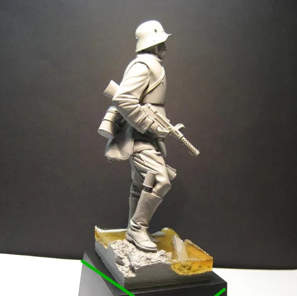 1/16 WWI German Soldier Standing with Rifle and Bayonet, Resin Model Figure Kit, Unassembled and Unpainted