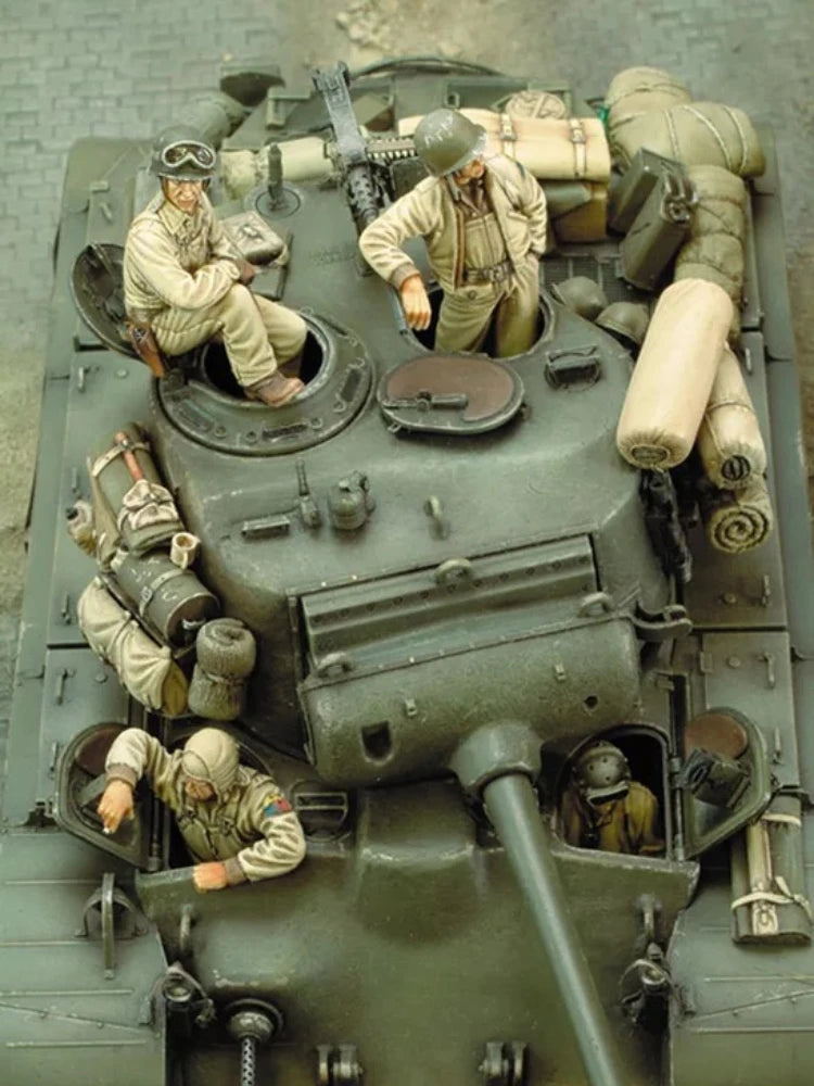 1/35 WWII US Tank Crew at Battle Stations, 4 Figures, Resin Model Figure Kit, Unassembled and Unpainted