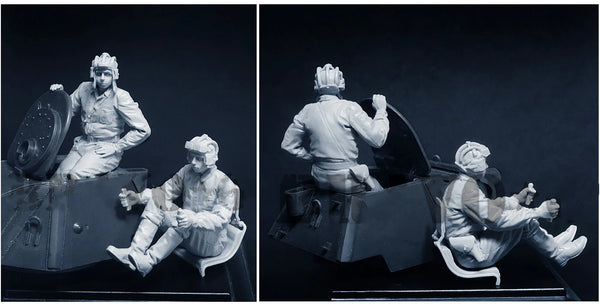 1/35 WWII Armored Fantasy Knights with Shields and Captives, 2 Figures, Resin Model Figure Kit, Unassembled and Unpainted