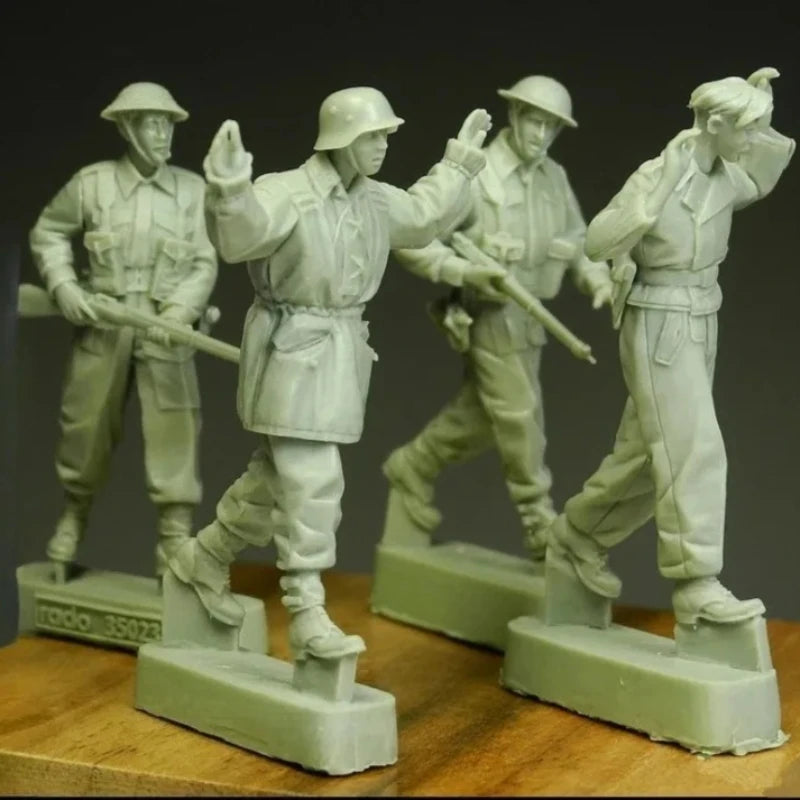 1/35 WWII British Officer Leading Infantry Advance, 4 Figures, Resin Model Figure Kit, Unassembled and Unpainted
