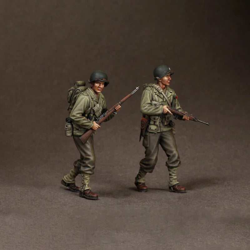 1/35 WWII German Infantry Squad Advancing, 2 Figures, Resin Model Figure Kit, Unassembled and Unpainted