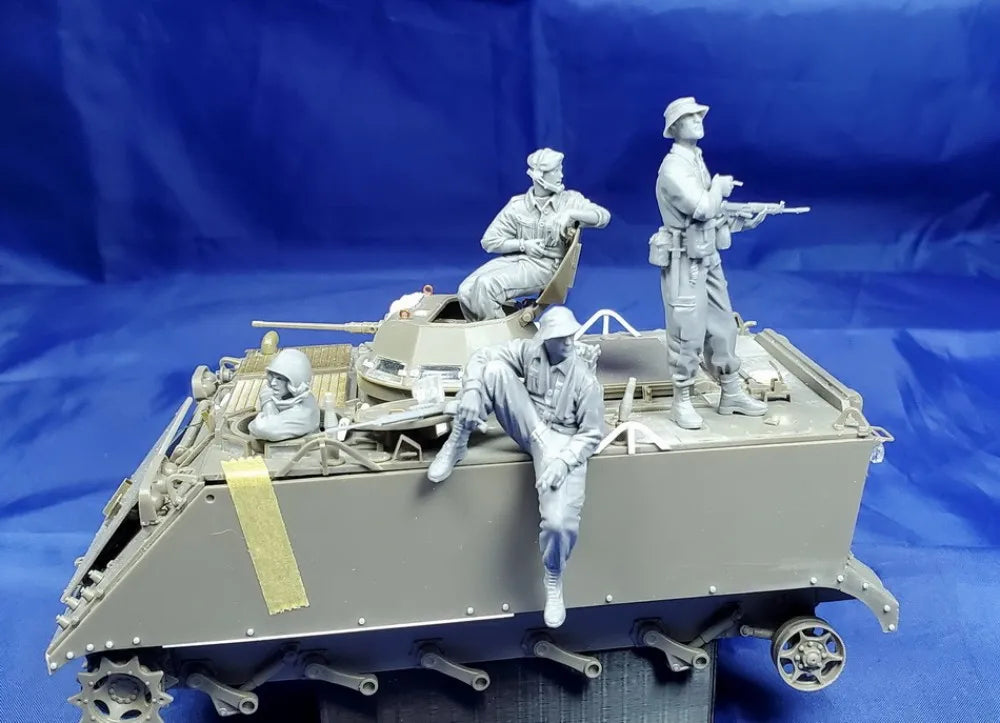 1/35 WWII German Infantry on Military Truck, 4 Figures, Resin Model Diorama Kit, Unassembled and Unpainted