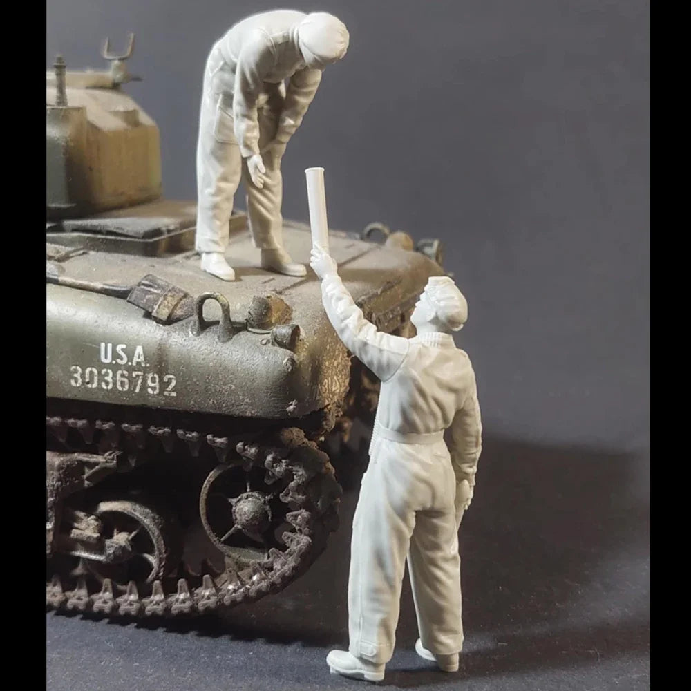 1/35 WWII British Tank Crew Standing Ready, 4 Figures, Resin Model Figure Kit, Unassembled and Unpainted