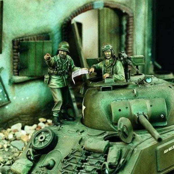 1/35 WWII American Infantry Tank, 3 Figures, Resin Model Diorama Kit, Unassembled and Unpainted