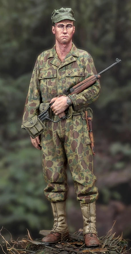1/16 Modern Soldier with Digital Camouflage and Rifle, Resin Model Figure Kit, Unassembled and Unpainted