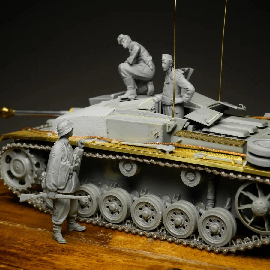 1/35 WWII German Tank Crew in Combat Positions, 3 Figures, Resin Model Figure Kit, Unassembled and Unpainted