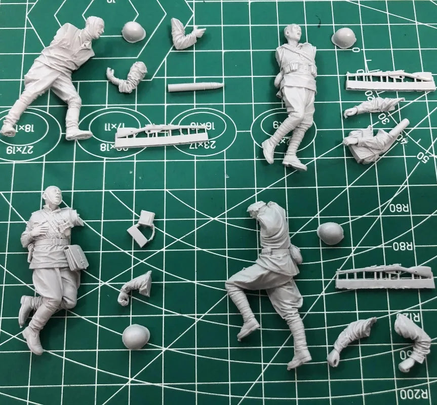 1/35 WWII German Prone Machine Gun Crew, 4 Figures, Resin Model Figure Kit, Unassembled and Unpainted