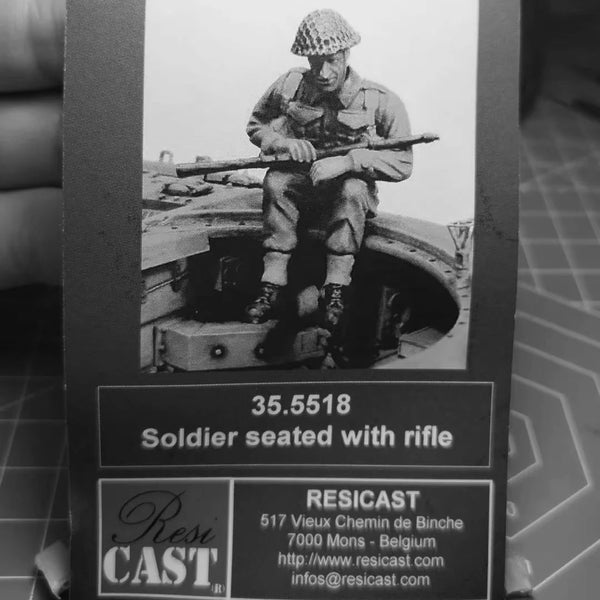 1/35 WWII Seated Soldier with Rifle, Resin Model Figure Kit, Unassembled and Unpainted