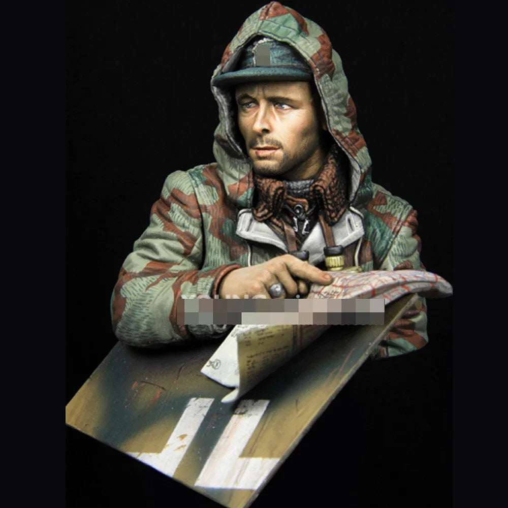 1/10 WWII German Assault Infantryman in Camo Smock with MP40, Resin Model Bust Kit, Unassembled and Unpainted