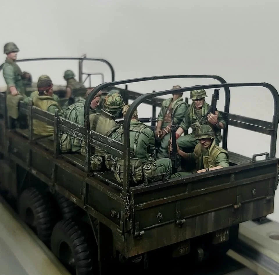 Vietnam War US Military Soldiers with Trucks, 11 Figures, Resin Model Figure Kit, Unassembled and Unpainted