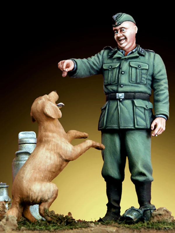 1/35 WWII Military Officer with Dog, 2 Figures, Resin Model Figure Kit, Unassembled and Unpainted
