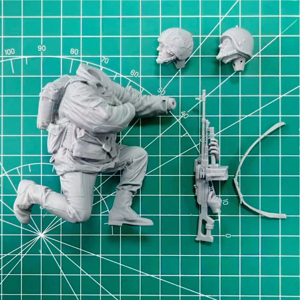 1/16 Modern Russian OMON Squad in Combat Positions, 4 Figures, Resin Model Figure Kit, Unassembled and Unpainted