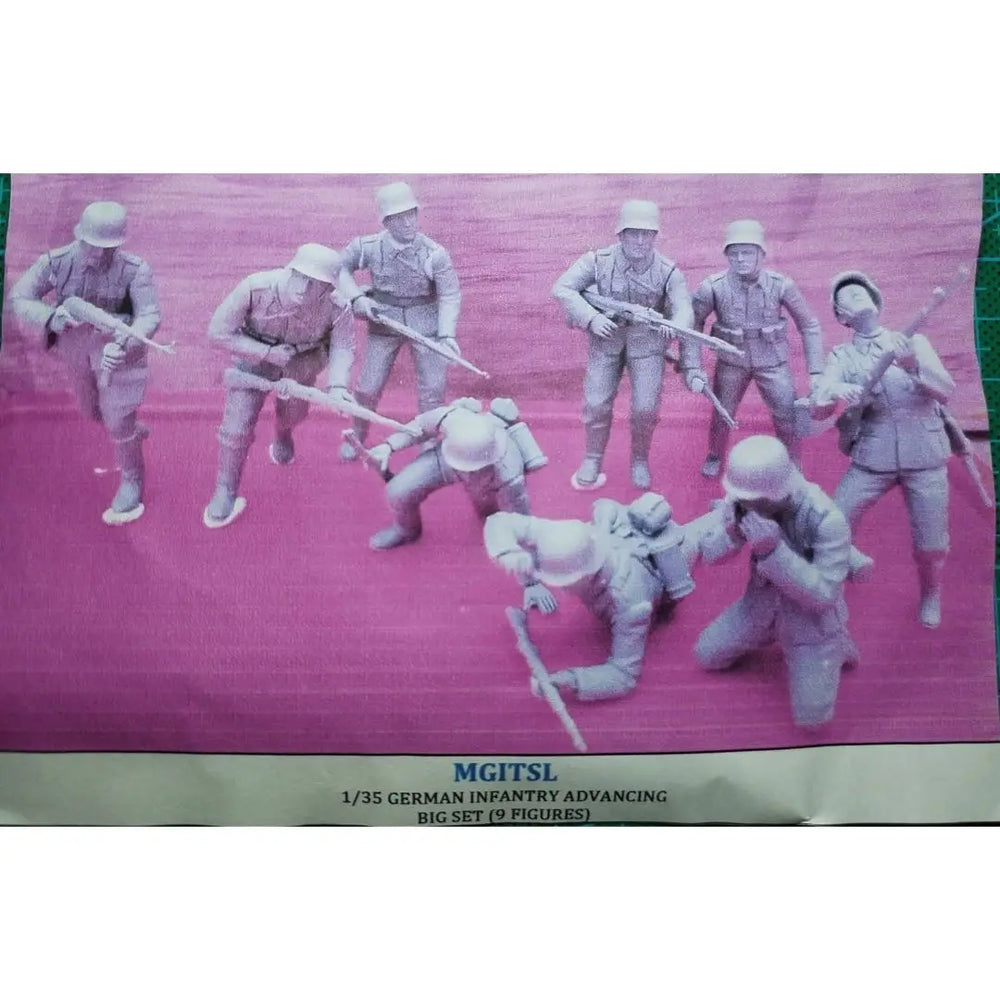 1/35 WWII German Infantry Squad Advancing, 9 Figures, Resin Model Figure Kit, Unassembled and Unpainted