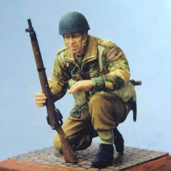 1/35 WWII US Infantry Crouching with Bayonetted Rifle, Resin Model Figure Kit, Unassembled and Unpainted
