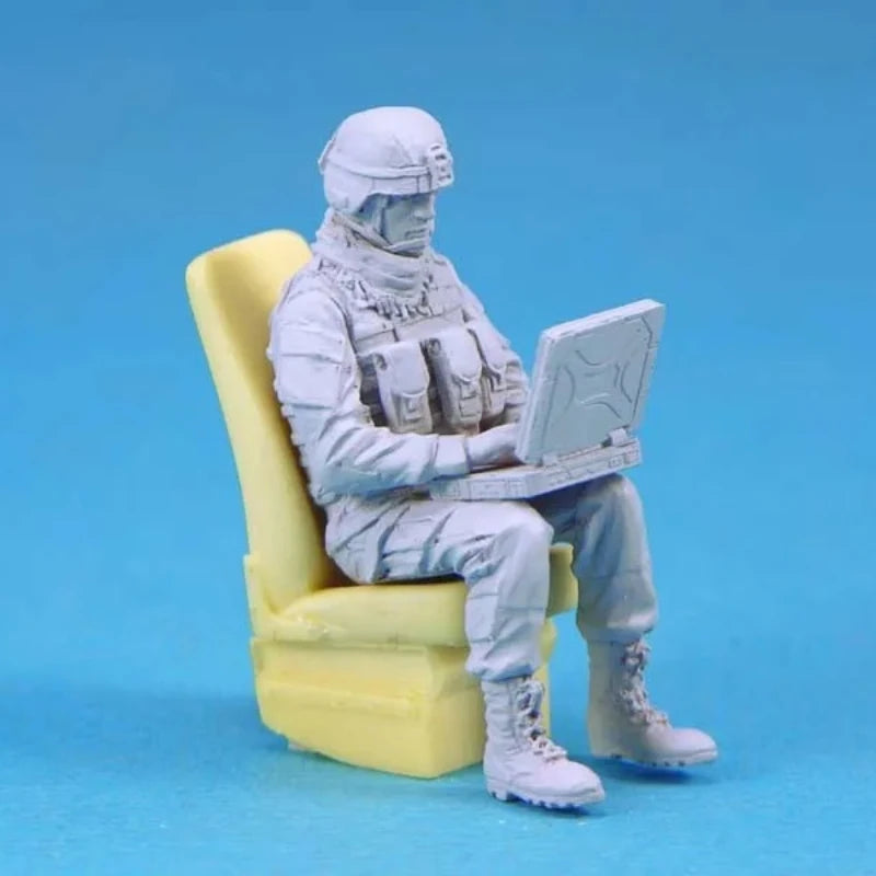 1/35 Modern US Military Operator, 3 Figures, Resin Model Figure Kit, Unassembled and Unpainted