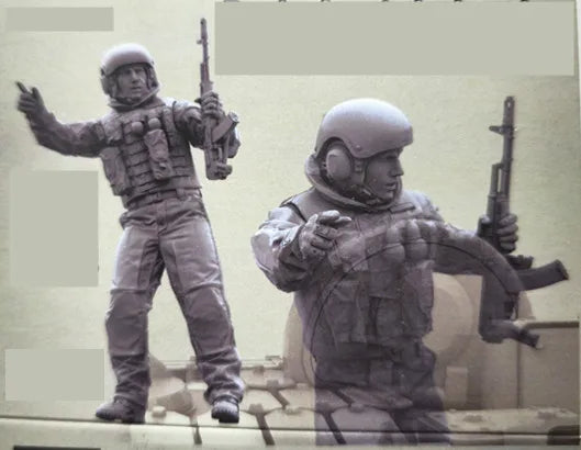 1/35 Modern Tactical Operators in Assault Position, Resin Model Figure Kit, Military Theme, Unassembled and Unpainted