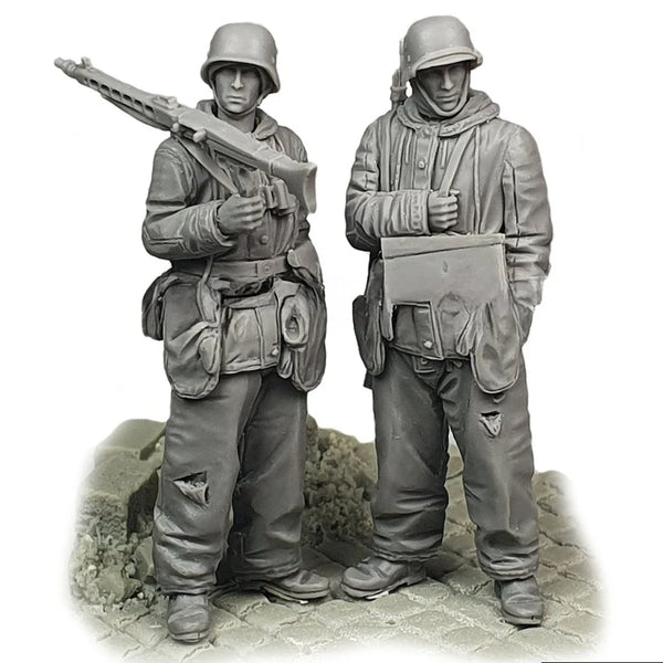 1/35 WWII German Infantry with MG42 and MP40, 2 Figures, Resin Model Figure Kit, Unassembled and Unpainted