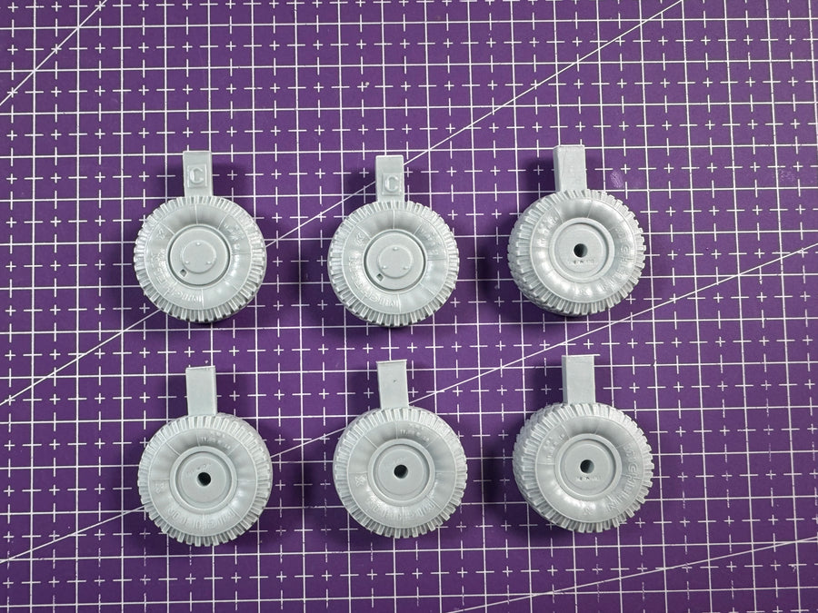 1/35 Cast Resin Model Assembly Kit, GK. Resin Tire Set, Unpainted (6X6 Armored Vehicle)