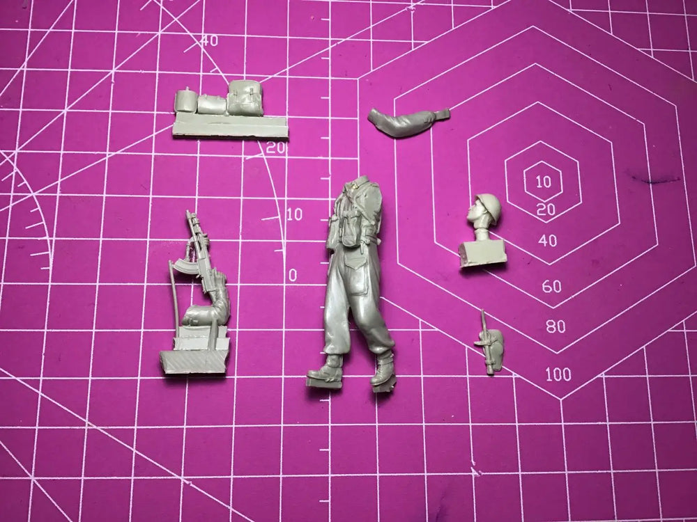 1/35 WWII Soldiers Squad, 4 Figures, Resin Model Figure Kit, Unassembled and Unpainted