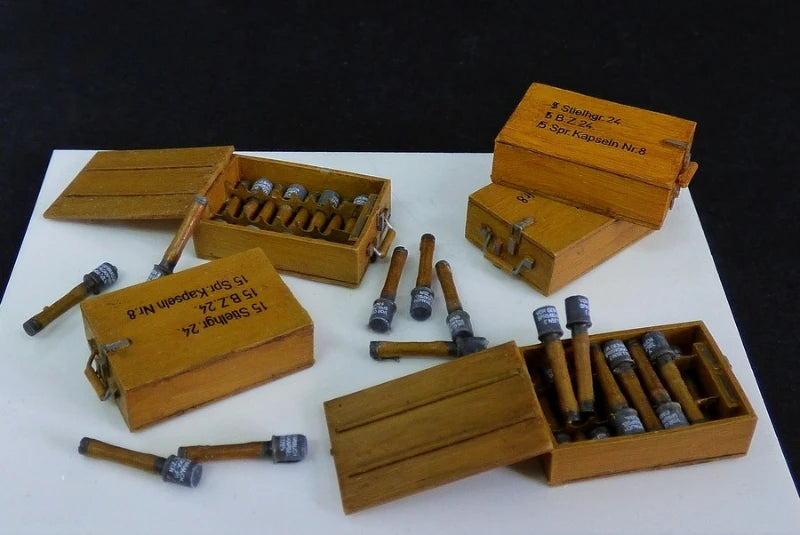 1/35 WWII German Grenade & Ammunition Storage, 5 Figures, Resin Model Diorama Kit, Unassembled and Unpainted