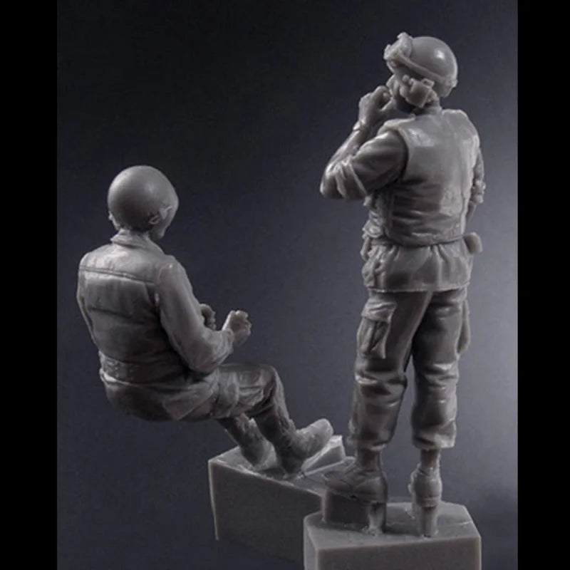 1/35 Vietnam War US Army Tank Crew, 2 Figures, Resin Model Figure Kit, Unassembled and Unpainted