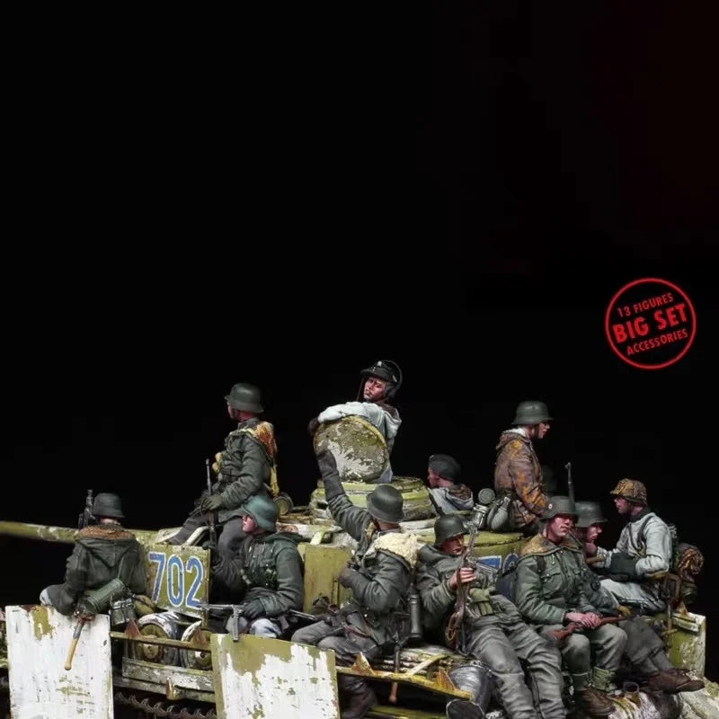 1/35 WWII Soldiers with Base, 13 Figures, Resin Model Figure Kit, Unassembled and Unpainted