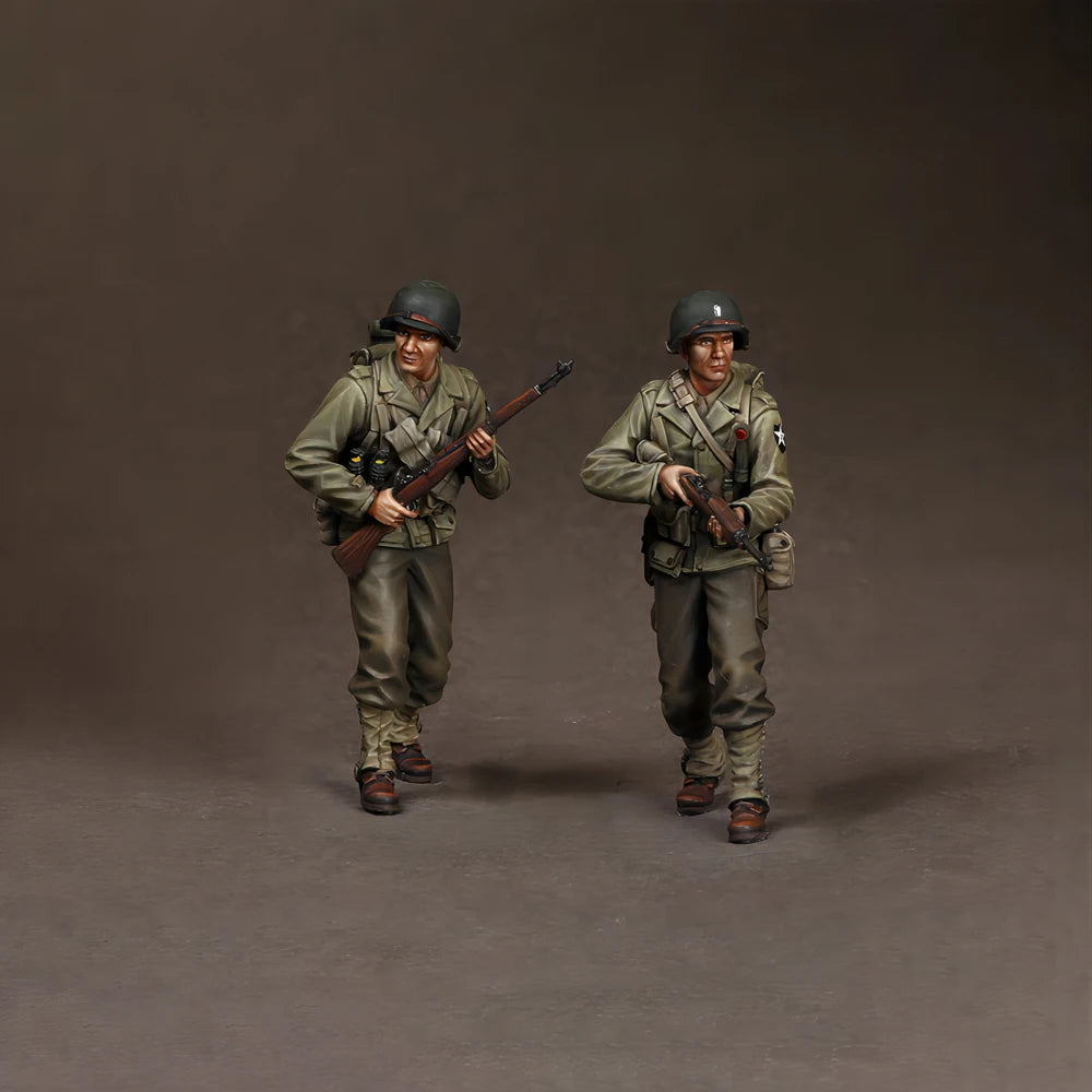 1/35 WWII German Infantry Squad Advancing, 2 Figures, Resin Model Figure Kit, Unassembled and Unpainted