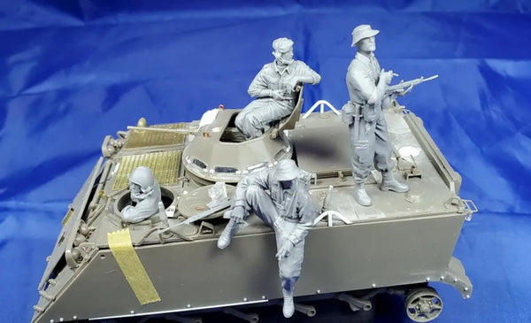 1/35 WWII German Infantry on Military Truck, 4 Figures, Resin Model Diorama Kit, Unassembled and Unpainted