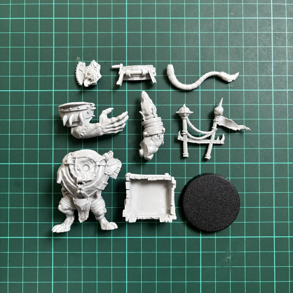 28mm Chaos Daemon Warrior, Resin Model Figure Kit, Fantasy Theme, Unassembled and Unpainted
