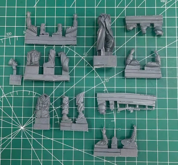 1/35 WWII US Army Urban Scene, 5 Figures, Resin Model Figure Kit, Unassembled and Unpainted