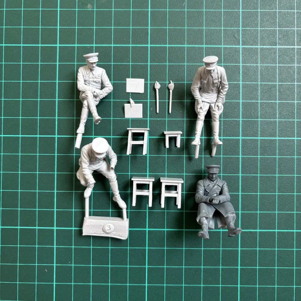 1/35 WWII Red Army Generals Meeting, 4 Figures, Resin Model Figure Kit, Unassembled and Unpainted