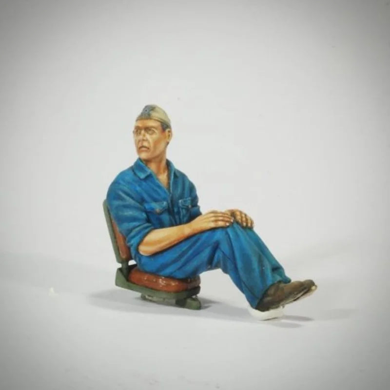 1/35 WWII Italian Tank Crew in Blue Coveralls, 3 Figures, Resin Model Figure Kit, Unassembled and Unpainted