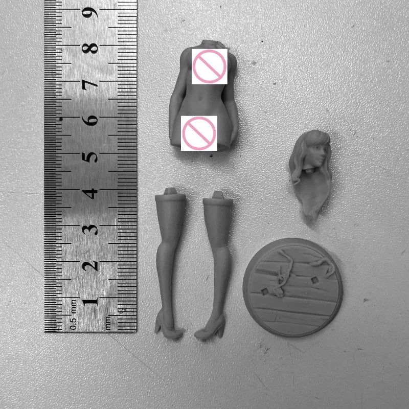 1/24 Adventure Girl, Resin Model Figure Kit, Fantasy Theme, Unassembled and Unpainted