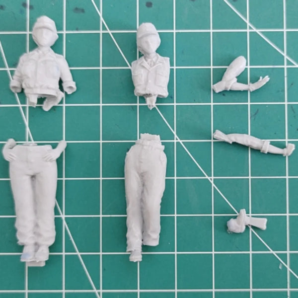 1/35 Modern Military Female Soldiers (2-Person), 2 Figures, Resin Model Figure Kit, Unassembled and Unpainted