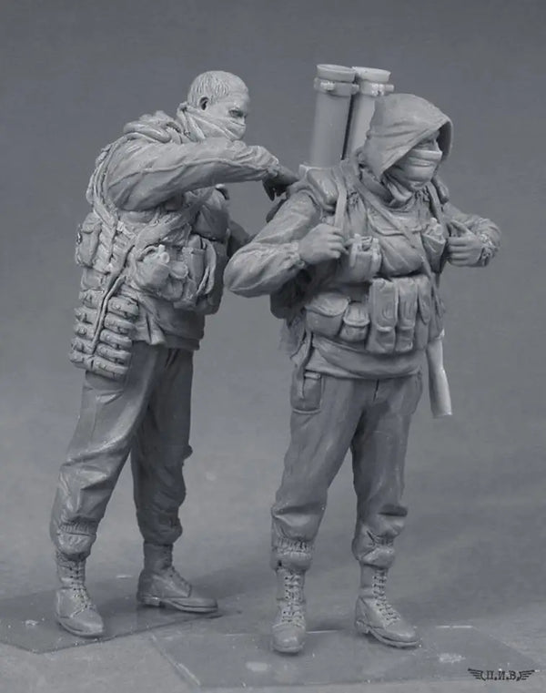 1/35 Modern Russian Arctic Combat Operators, 2 Figures, Resin Model Figure Kit, Unassembled and Unpainted