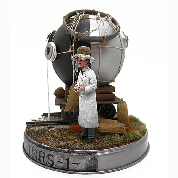 1/35 WWI Airship Dirigible, 2 Figures, Resin Model Diorama Kit, Unassembled and Unpainted