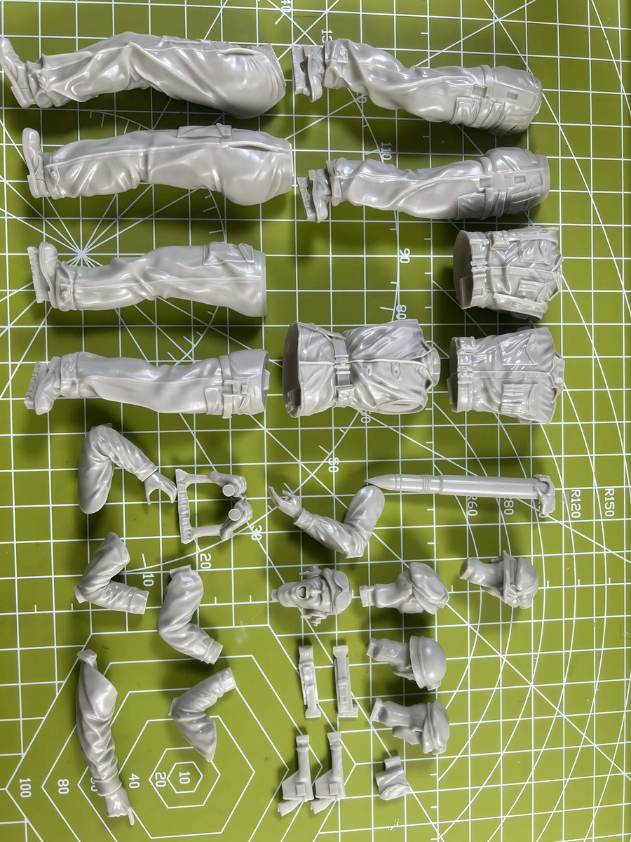 WWII German Tank Crew Officers Busts Set 1/16 Resin Kit - resin model view 3