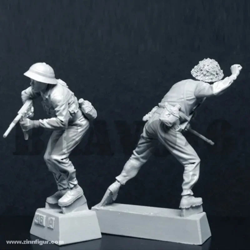1/35 Vietnam War NVA Soldiers Combat, 2 Figures, Resin Model Figure Kit, Unassembled and Unpainted