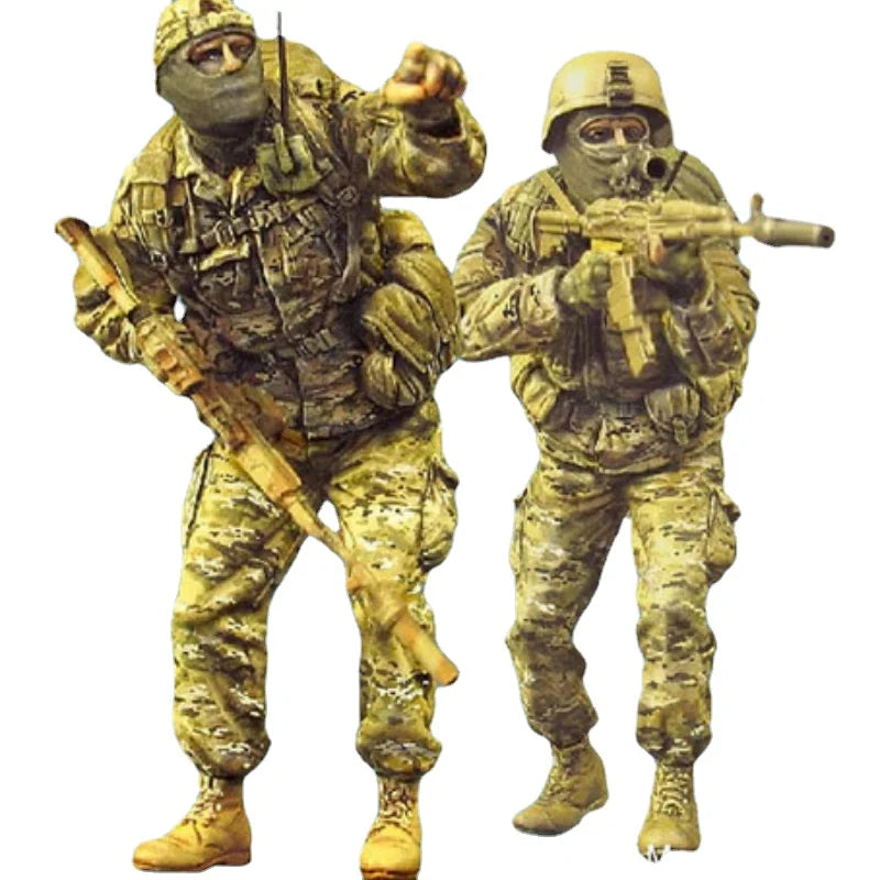 1/35 Modern Desert Digital Camo Tactical Operators, 2 Figures, Resin Model Figure Kit, Unassembled and Unpainted