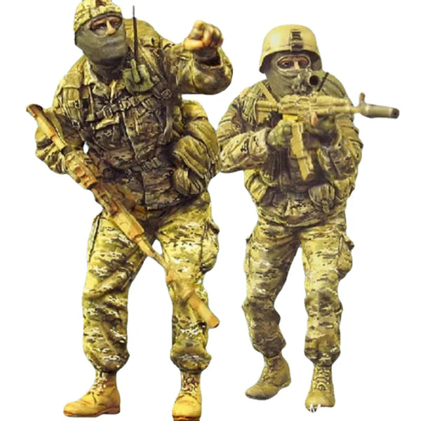 1/35 Modern Desert Digital Camo Tactical Operators, 2 Figures, Resin Model Figure Kit, Unassembled and Unpainted