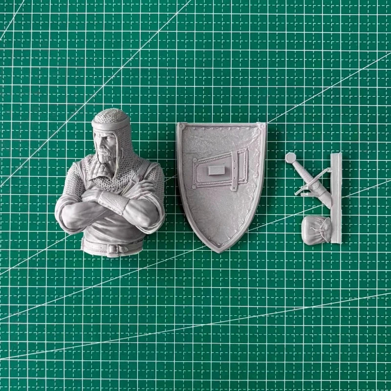1/10 Medieval Knight with Crossed Arms, Resin Model Bust Kit, Unassembled and Unpainted