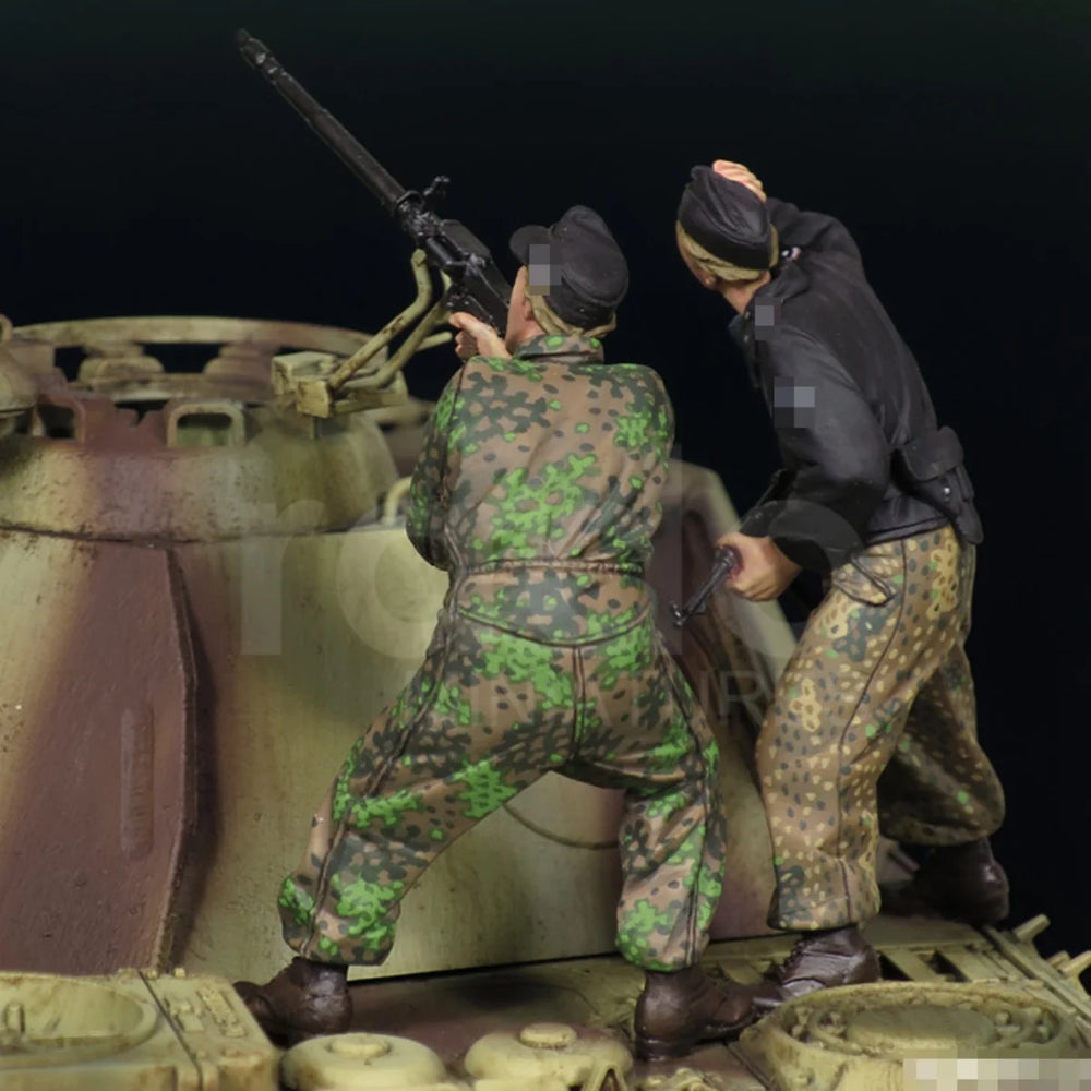 1/35 WWII German Flecktarn Anti-Tank Crew, 4 Figures, Resin Model Figure Kit, Unassembled and Unpainted