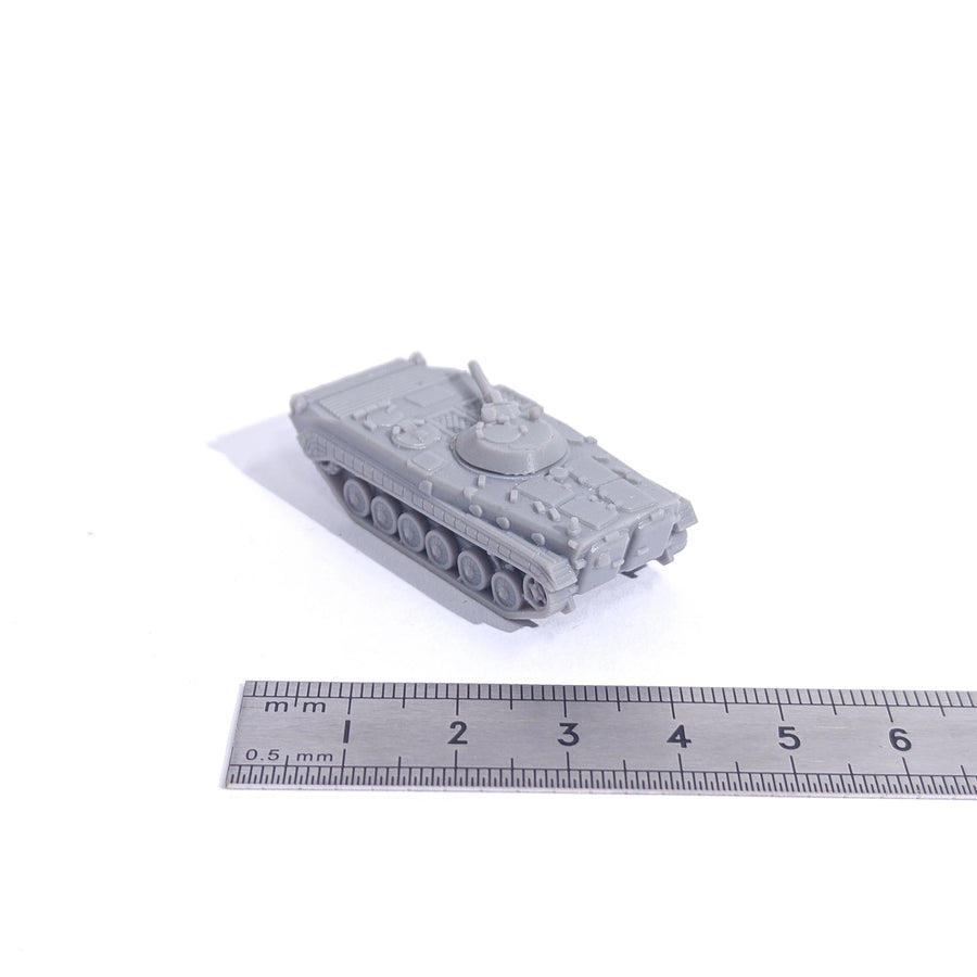 1/144 Scale BMP-1 Infantry Fighting Vehicle Unpainted Miniatures Reisn Model Kits