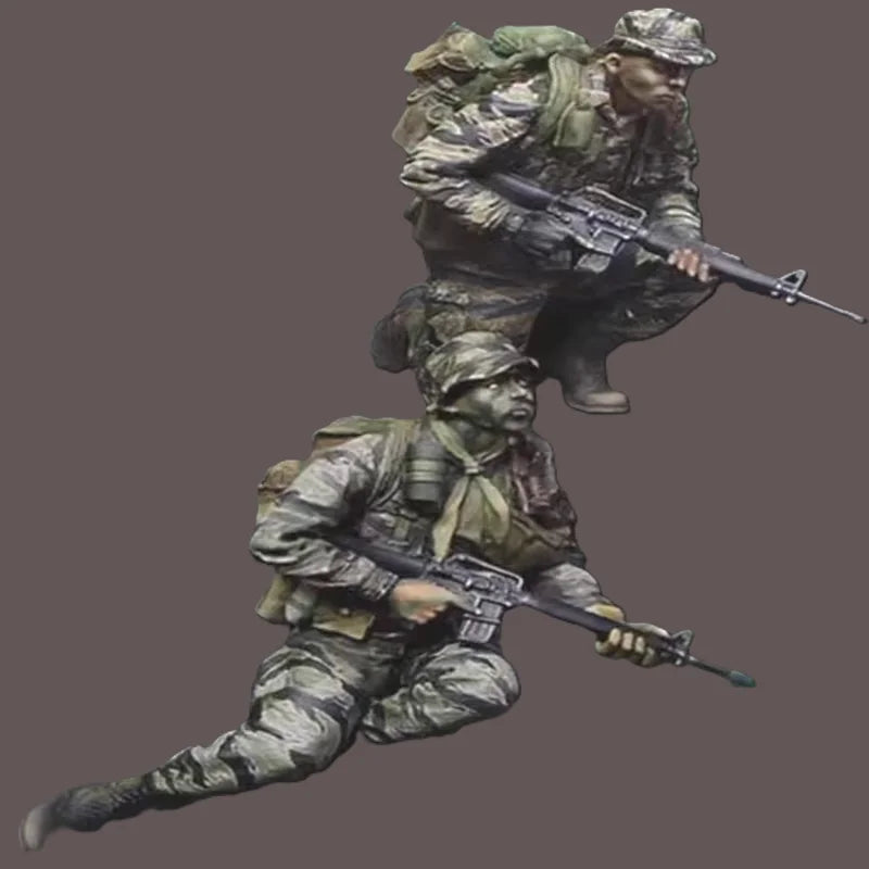 1/35 Modern Combat Soldiers Providing Cover, 2 Figures, Resin Model Figure Kit, Unassembled and Unpainted