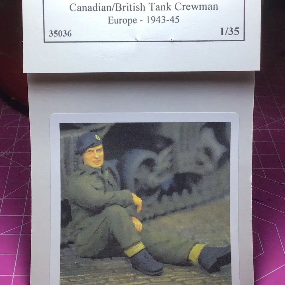 1/35 WWII British Tank Crewman with Beret, Resin Model Figure Kit, Unassembled and Unpainted
