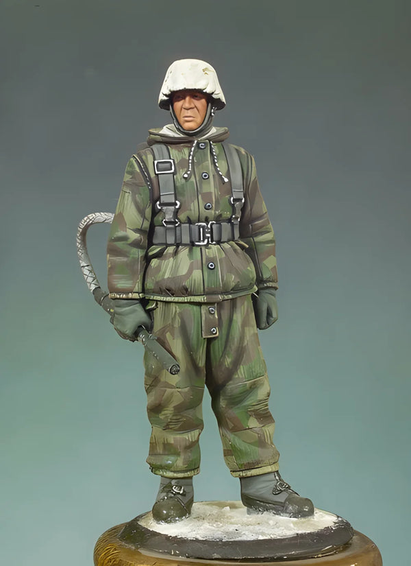 1/35 WWII German Flamethrower Soldier, Resin Model Figure Kit, Unassembled and Unpainted