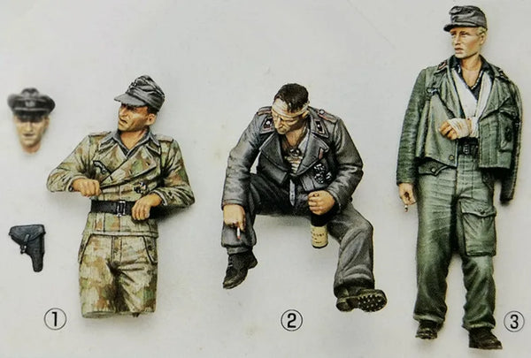 1/35 WWII German Officer with Combat Infantry, 3 Figures, Resin Model Figure Kit, Unassembled and Unpainted