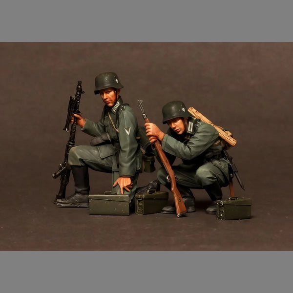 1/35 WWII German Crouching Machine Gunner, Resin Model Figure Kit, Unassembled and Unpainted